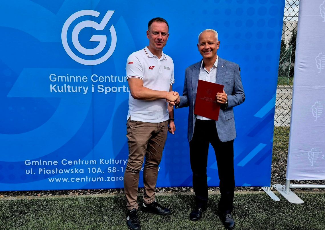 Ponad 500.000 zł dotacji na modernizację i rozbudowę kompleksu sportowego "ORLIK 2012" zlokalizowanego przy SP 10 w Bielawie Ponad 500.000 zł dotacji na modernizację i rozbudowę kompleksu sportowego "ORLIK 2012" zlokalizowanego przy SP 10 w Bielawie