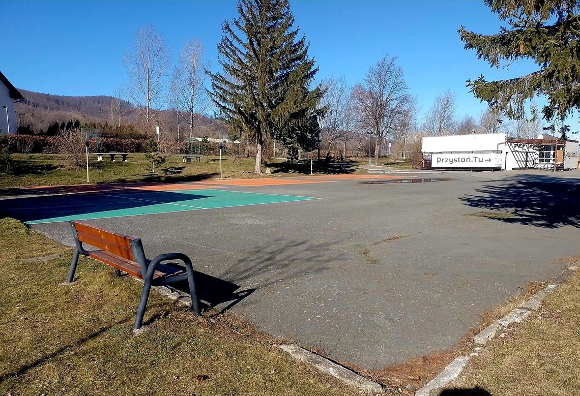 Ponad 600.000 zł dotacji na modernizację boisk do streetballa oraz "ścianki" i kortu do gry w tenisa