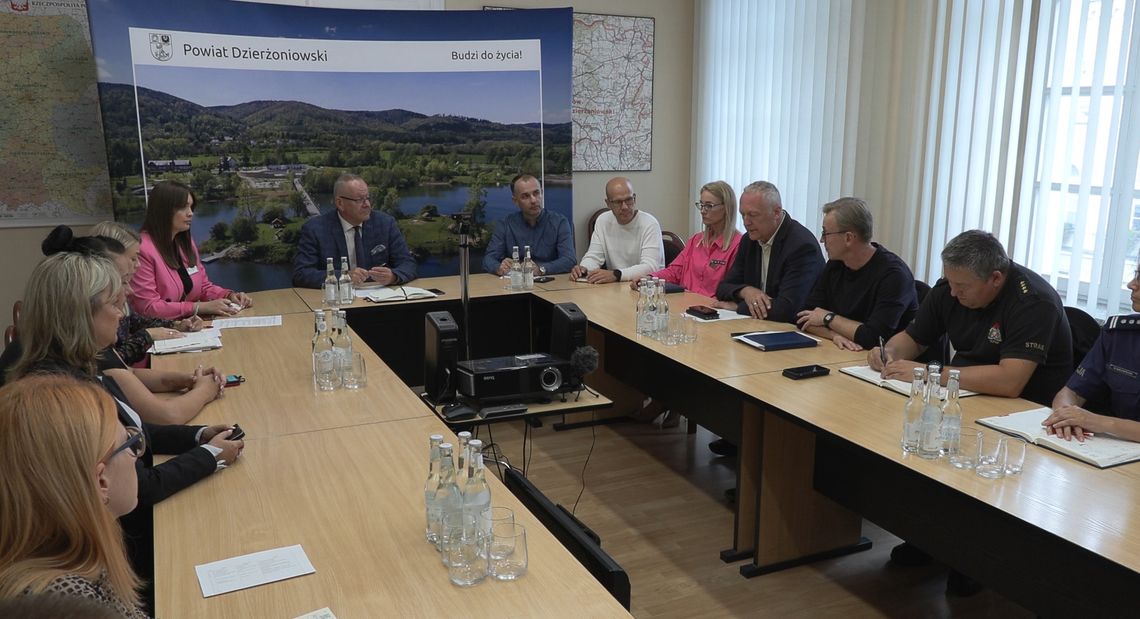 Posiedzenie sztabu kryzysowego w powiecie dzierżoniowskim