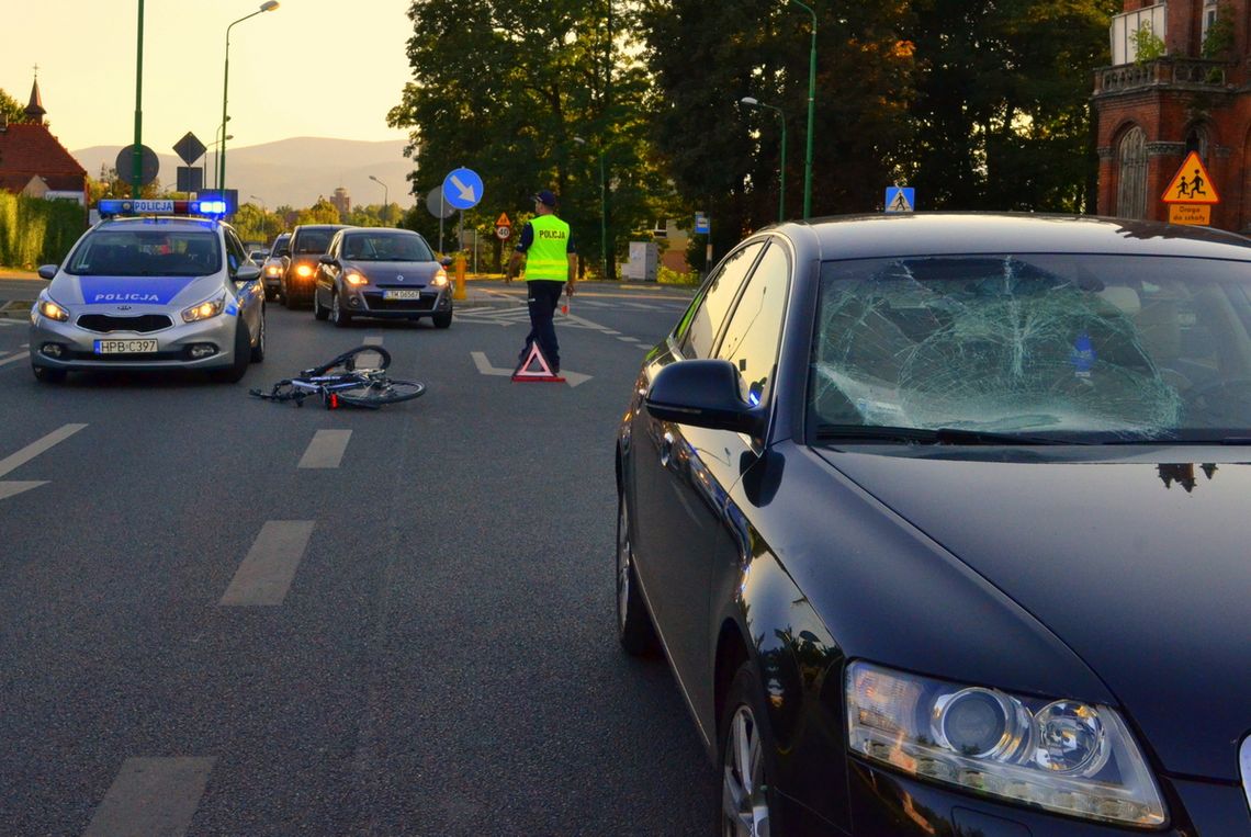 POTRĄCENIE ROWERZYSTY W DZIERŻONIOWIE POTRĄCENIE ROWERZYSTY W DZIERŻONIOWIE