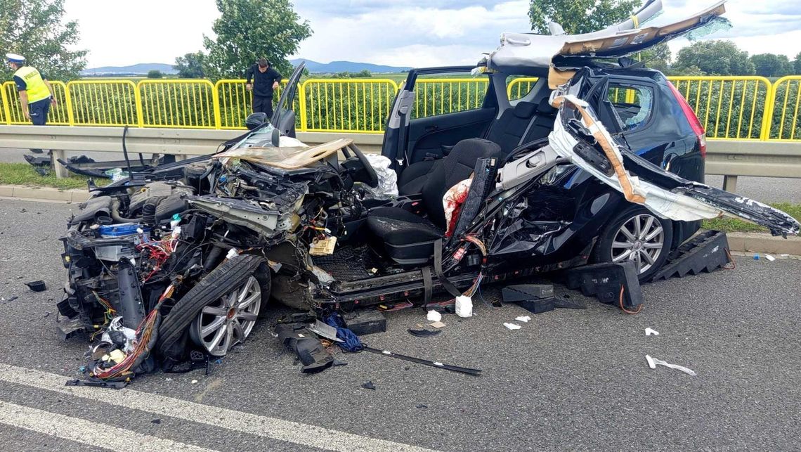 Poważny wypadek na trasie Pieszyce – Bielawa Poważny wypadek na trasie Pieszyce – Bielawa