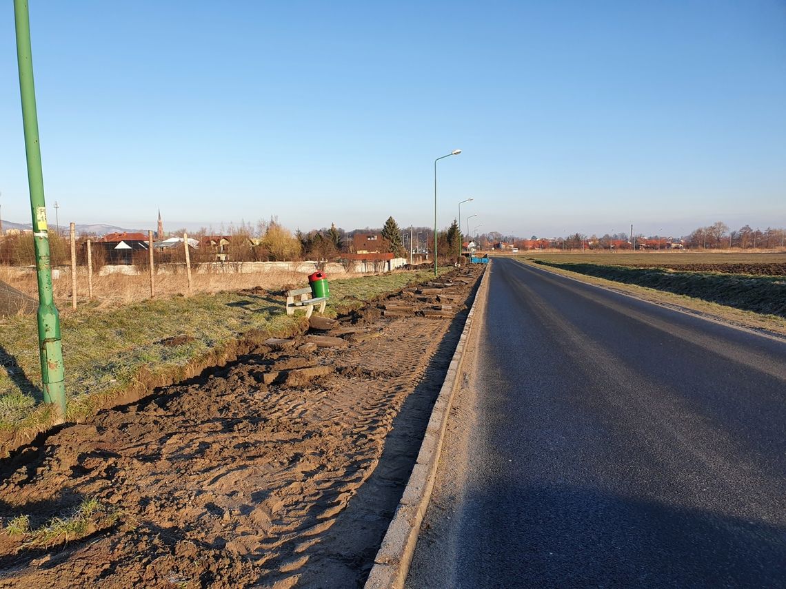 POWIAT DZIERŻONIOWSKI MODERNIZUJE CHODNIK PRZY UL. WOJSKA POLSKIEGO W BIELAWIE POWIAT DZIERŻONIOWSKI MODERNIZUJE CHODNIK PRZY UL. WOJSKA POLSKIEGO W BIELAWIE