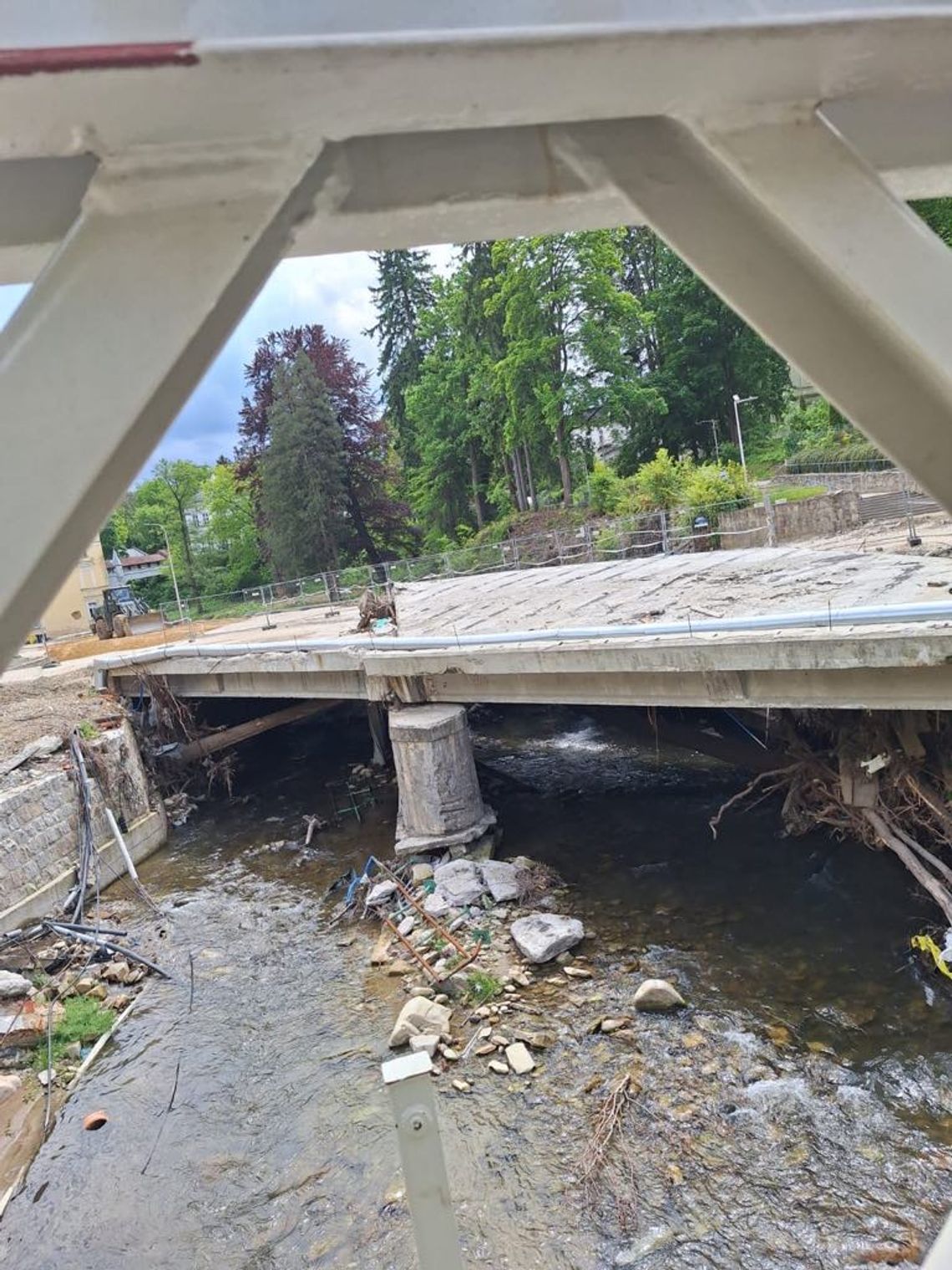 Powiat Kłodzki otrzyma ponad 1 mln zł dotacji z budżetu państwa na rozbiórkę uszkodzonego przęsła mostu