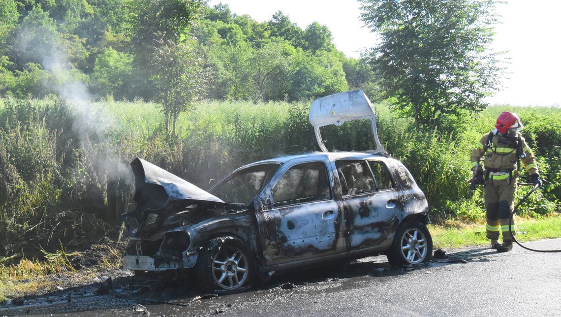 Pożar auta koło Dobrocina