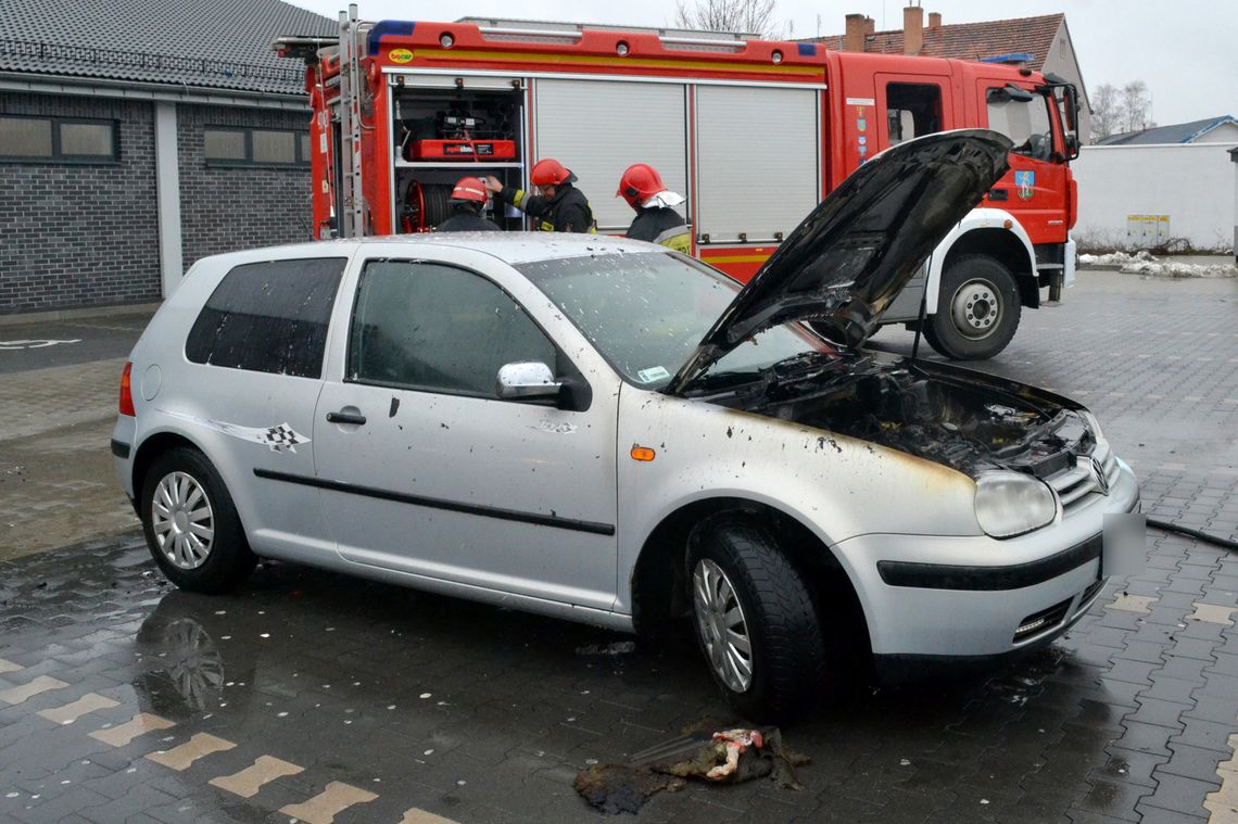 POŻAR AUTA NA PARKINGU 