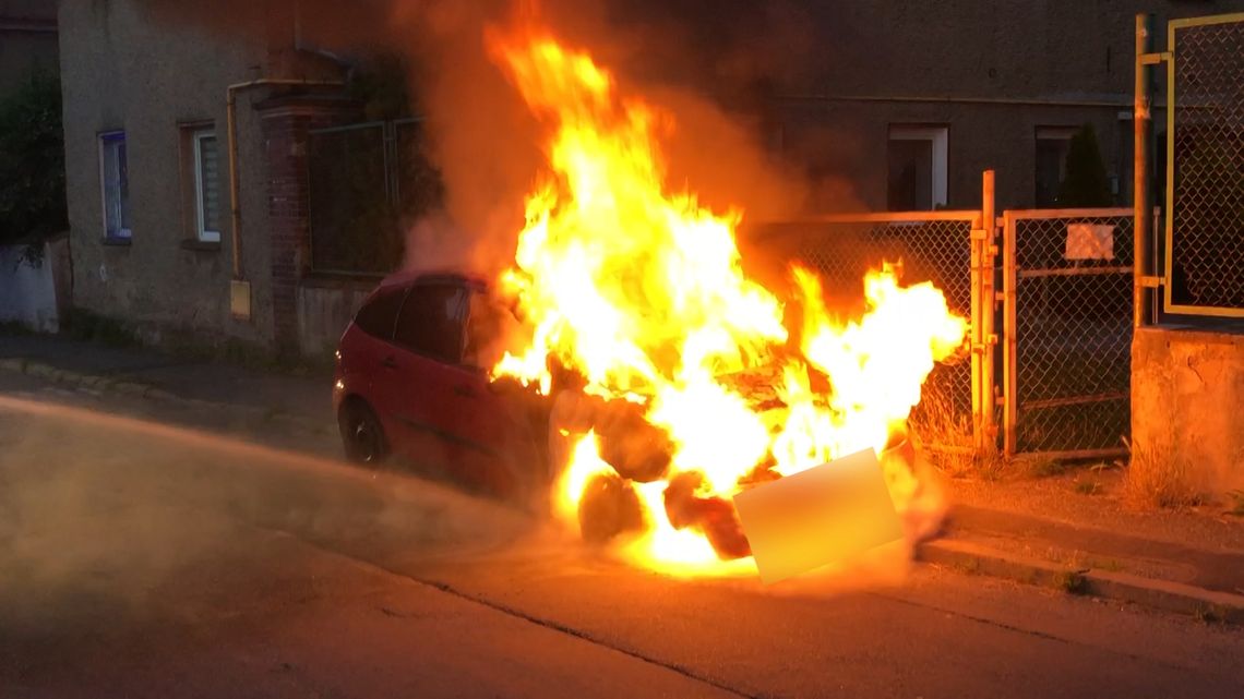 Pożar auta w Pieszycach