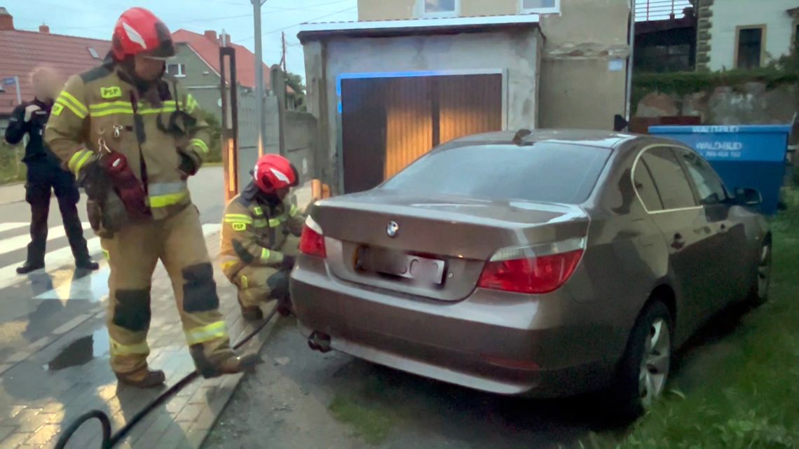 Pożar BMW w Pieszycach Pożar BMW w Pieszycach