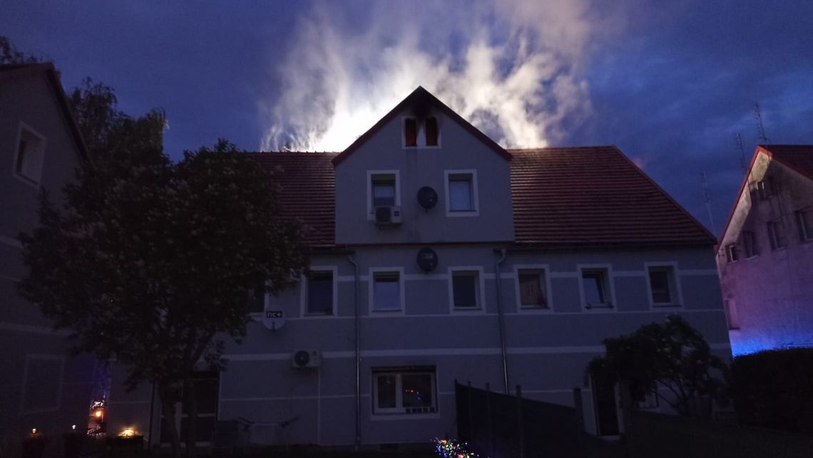 Pożar budynku wielorodzinnego w Dzierżoniowie