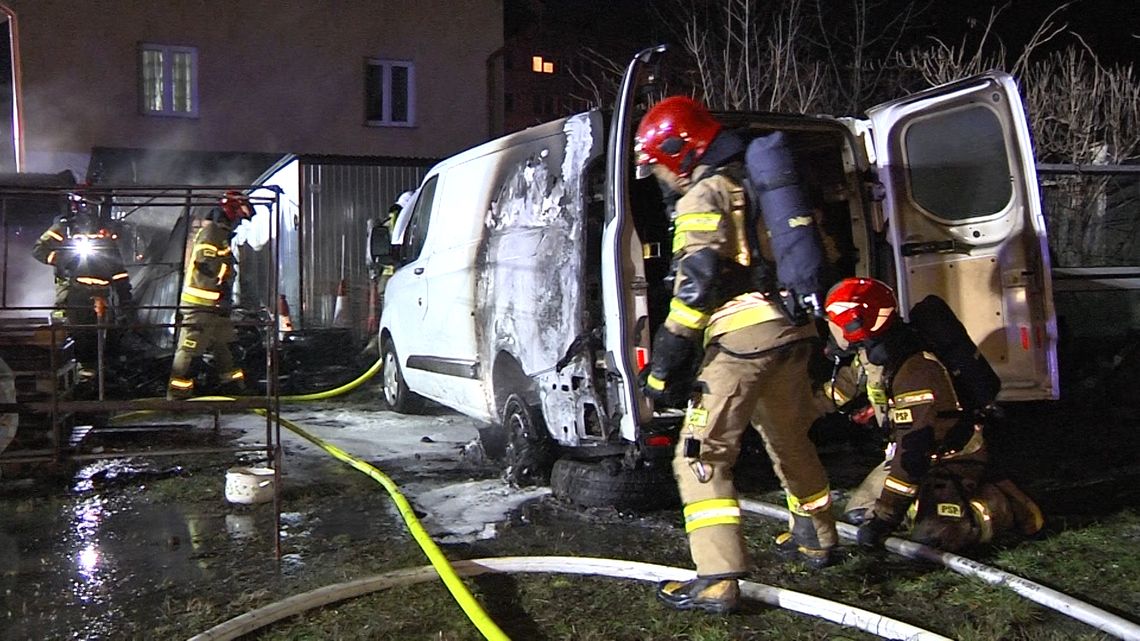 Pożar garażu i samochodu w Bielawie