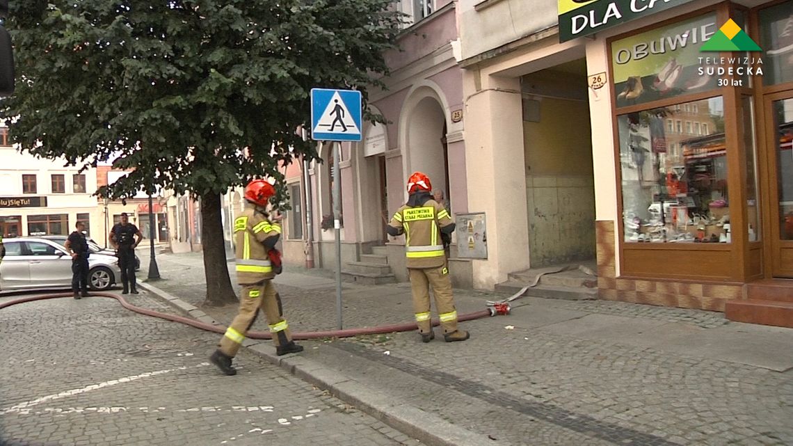 Pożar piwnicy w dzierżoniowskiej kamienicy