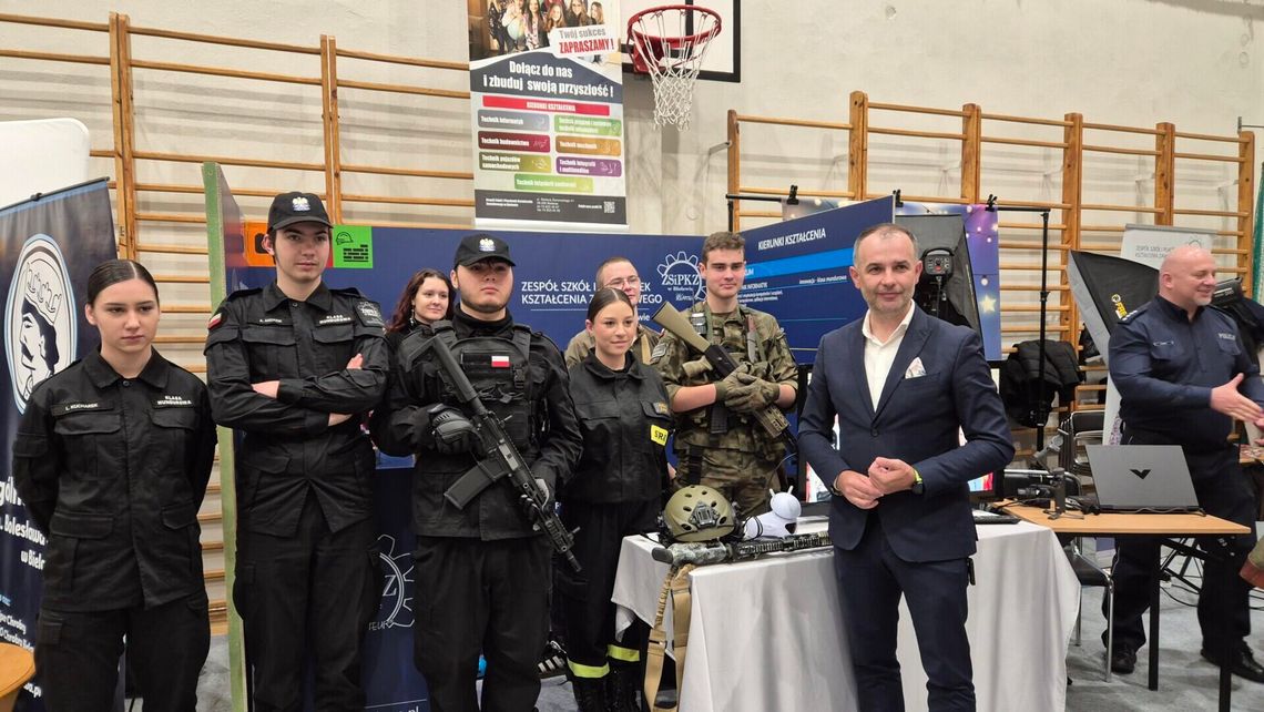 Przed nami XXVII Prezentacje Szkół Ponadpodstawowych Powiatu Dzierżoniowskiego Przed nami XXVII Prezentacje Szkół Ponadpodstawowych Powiatu Dzierżoniowskiego