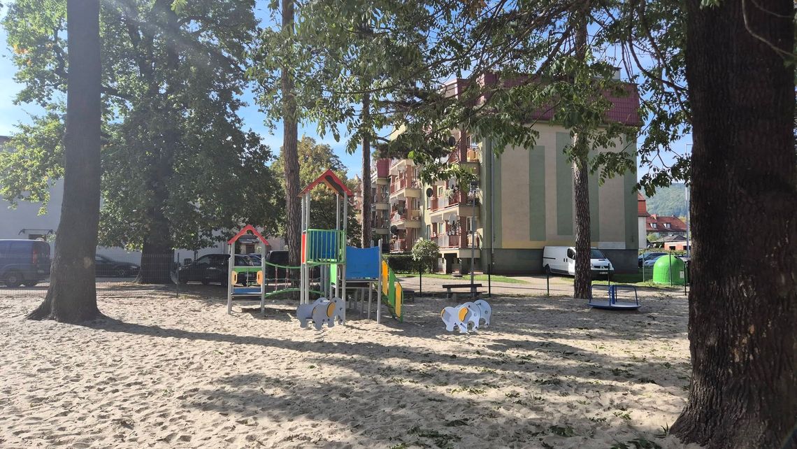 Przy ul. W Grabskiego w Bielawie powstał nowy plac zabaw
