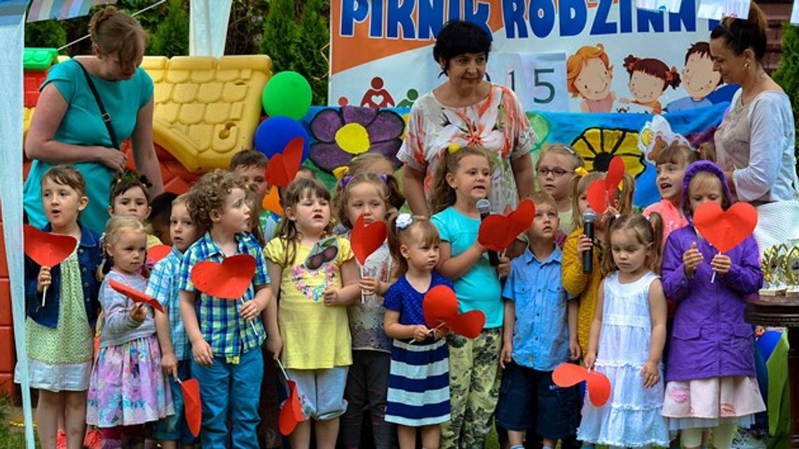 RODZINNY PIKNIK W EUROPEJSKIEJ AKADEMII DZIECKA RODZINNY PIKNIK W EUROPEJSKIEJ AKADEMII DZIECKA