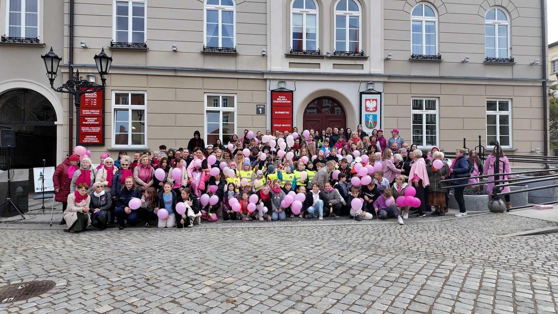 „Różowa Wstążka” w Dzierżoniowie: Namawiamy do Profilaktyki Raka Piersi „Różowa Wstążka” w Dzierżoniowie: Namawiamy do Profilaktyki Raka Piersi