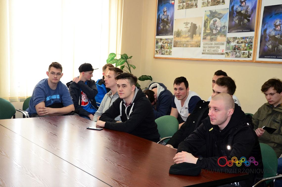 ROZPOCZĘŁA SIĘ KWALIFIKACJA WOJSKOWA ROZPOCZĘŁA SIĘ KWALIFIKACJA WOJSKOWA