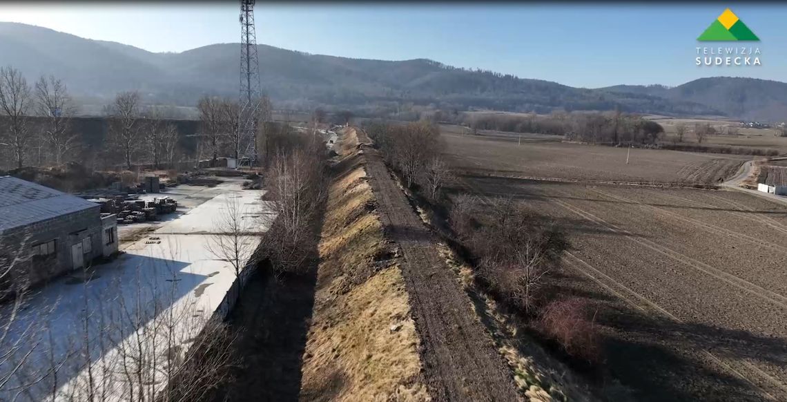 Ruszyły prace nad budową torów kolejowych przy Campingu Sudety