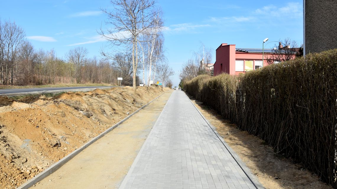 Ścieżka rowerowa i chodnik przy ul. Świdnickiej w Dzierżoniowie