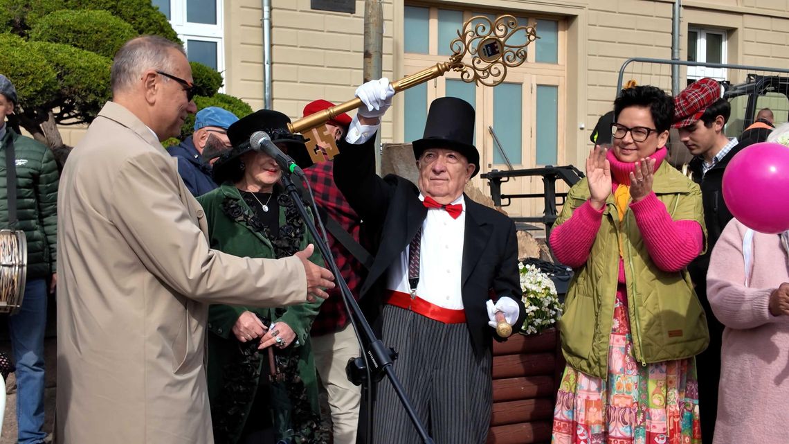 Senioralia 2025: Klucz do Miasta Przekazany Seniorom w Bielawie