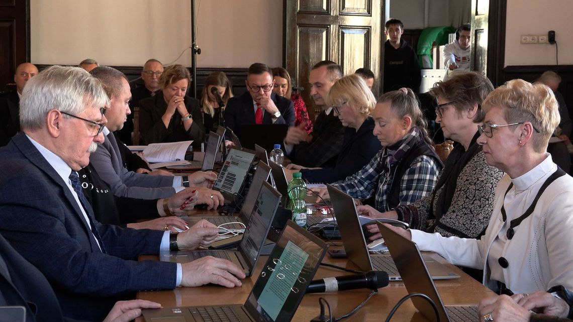 Sesja Rady Miejskiej w Nowej Rudzie Sesja Rady Miejskiej w Nowej Rudzie