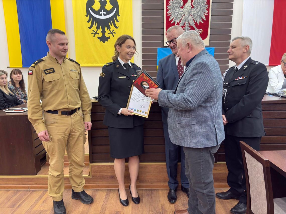 Sesja Rady Powiatu – Beata Kuriata-Świderska Ambasadorem Powiatu Dzierżoniowskiego Sesja Rady Powiatu – Beata Kuriata-Świderska Ambasadorem Powiatu Dzierżoniowskiego