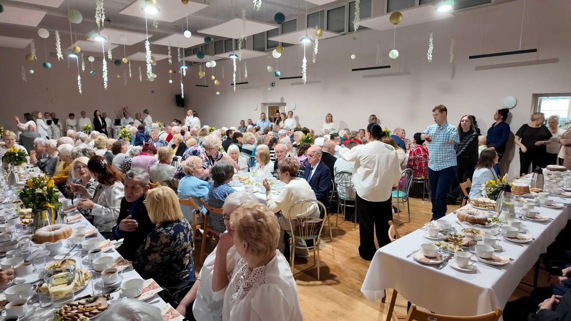 Śniadanie pełne ciepła i nadziei – Wielkanoc w bielawskim Zespole Ośrodków Wsparcia