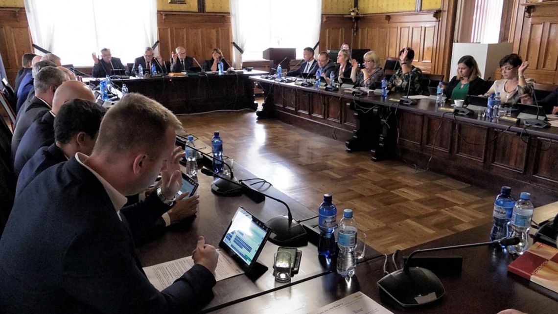 Stanowisko Klubów Radnych Rady Miejskiej Bielawy w sprawie ataku Federacji Rosyjskiej na niepodległe Państwo Ukraińskie Stanowisko Klubów Radnych Rady Miejskiej Bielawy w sprawie ataku Federacji Rosyjskiej na niepodległe Państwo Ukraińskie