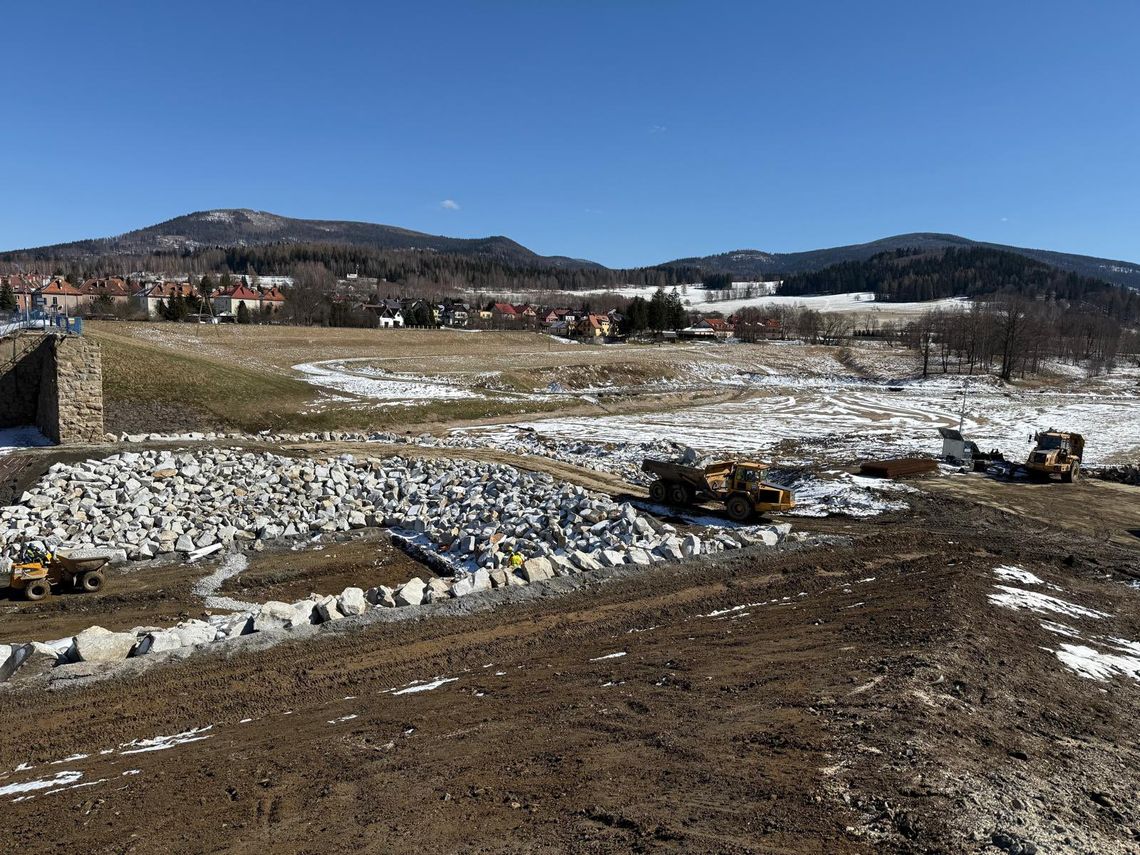 Stop powodzi! Widoczne postępy robót związanych z likwidacją szkód w korytach rzek Polski południowo-zachodniej