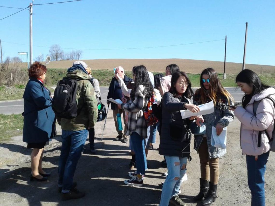 STUDENCI Z CHIN W OSTROSZOWICACH STUDENCI Z CHIN W OSTROSZOWICACH