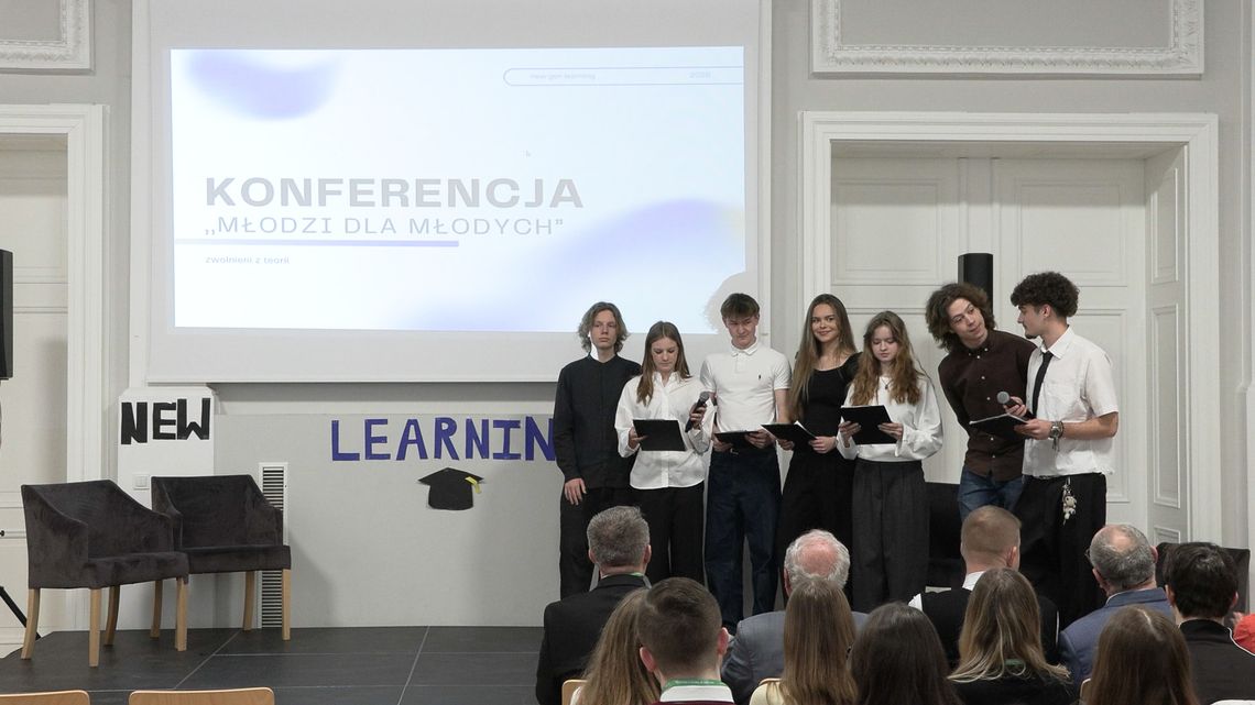 Sukces konferencji „Młodzi dla Młodych” w Kłodzku. Uczniowie wzięli sprawy w swoje ręce