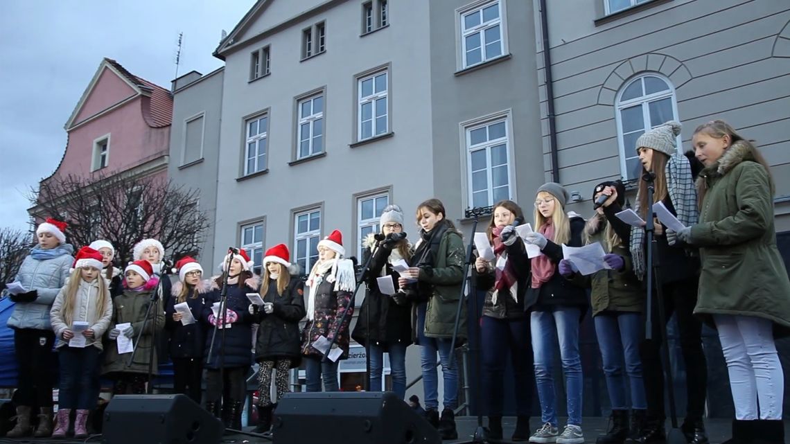 ŚWIĄTECZNY JARMARK NA DZIERŻONIOWSKIM RYNKU ŚWIĄTECZNY JARMARK NA DZIERŻONIOWSKIM RYNKU