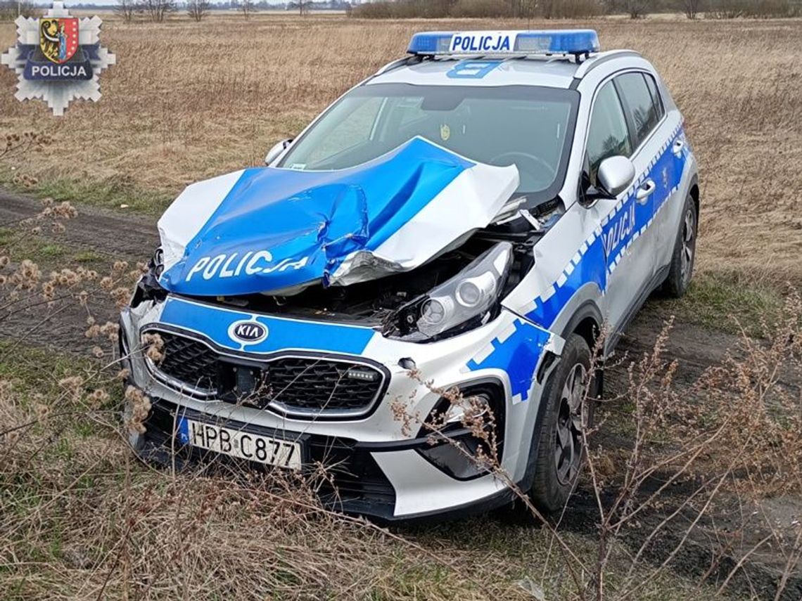 Szalona ucieczka traktorem! 68-latek taranował radiowóz! Szalona ucieczka traktorem! 68-latek taranował radiowóz!