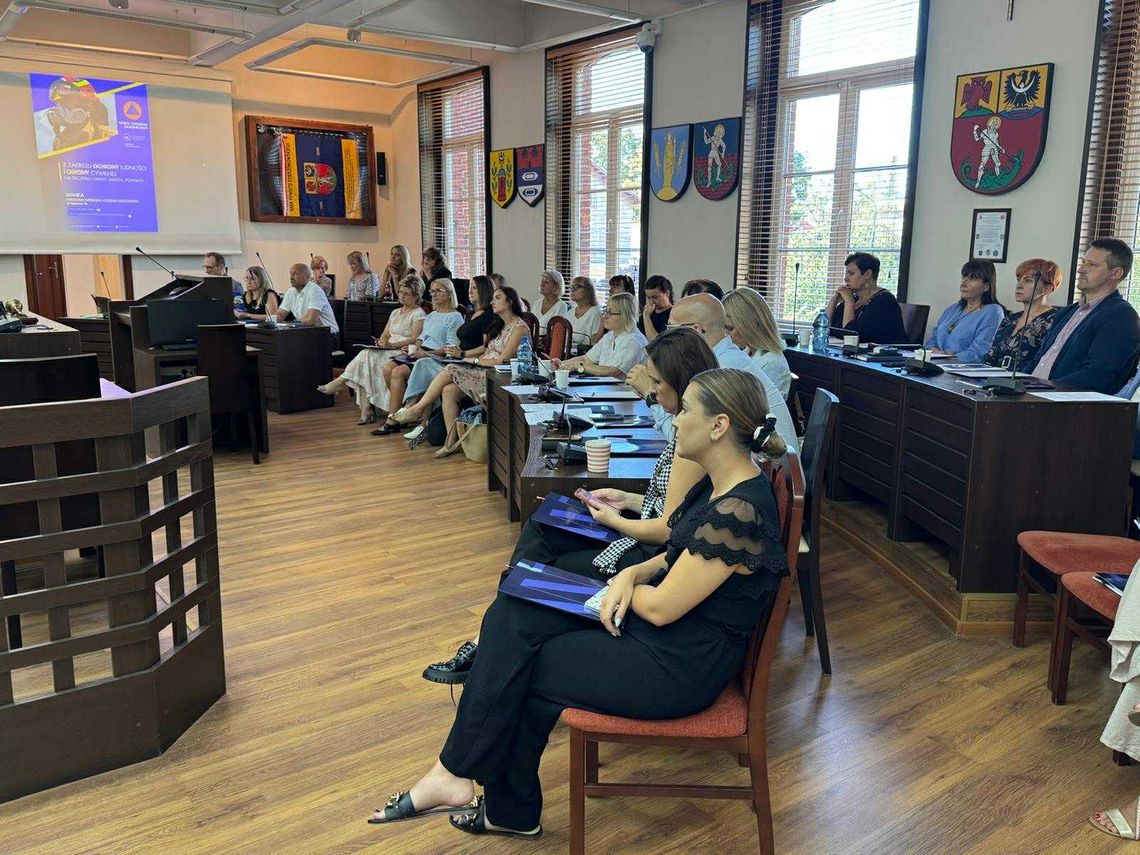 Szkolenie z ochrony ludności i obrony cywilnej dla pracowników samorządowych z powiatu dzierżoniowskiego