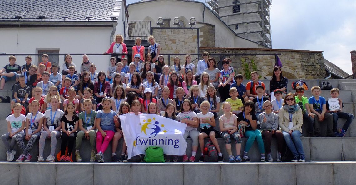 SZUKAMY PODOBIEŃSTW Z LANSKROUN SZUKAMY PODOBIEŃSTW Z LANSKROUN