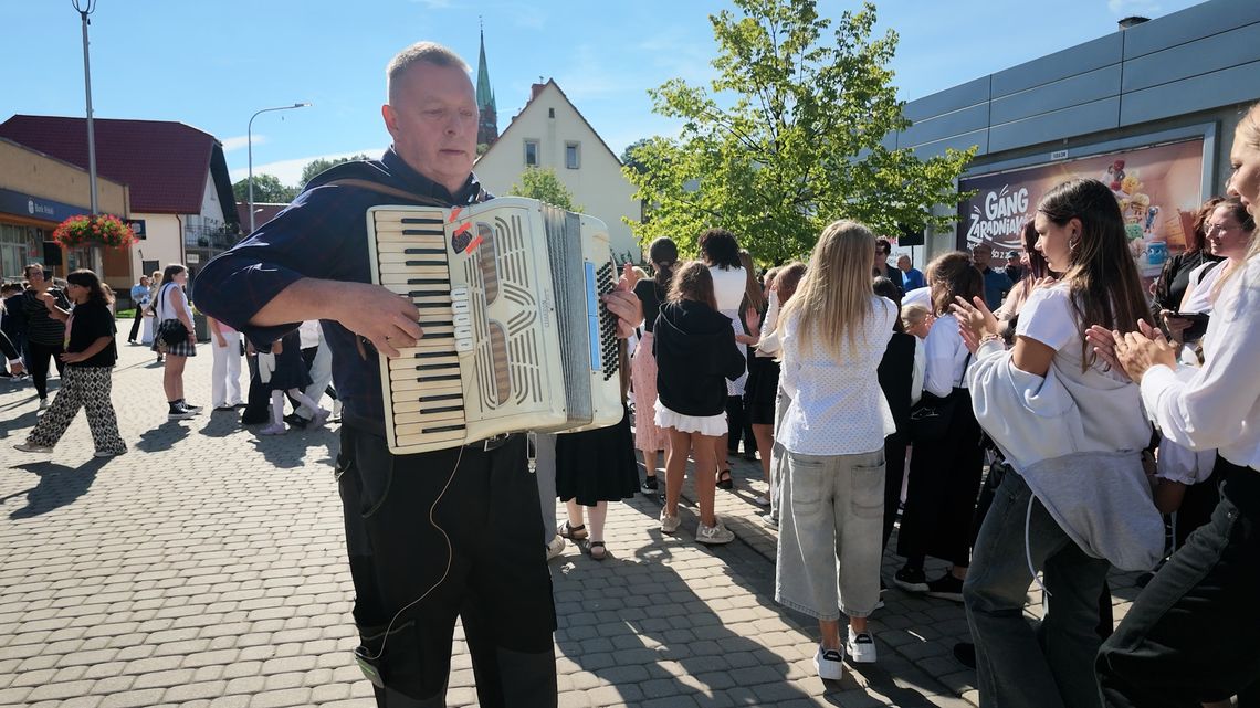 Taneczny początek roku szkolnego w Nowej Rudzie: ruszył Festiwal „Dzieje się” Taneczny początek roku szkolnego w Nowej Rudzie: ruszył Festiwal „Dzieje się”