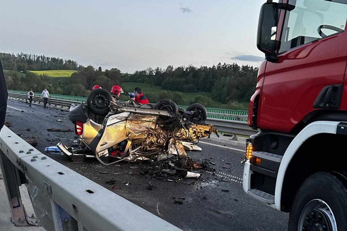 Tragiczny wypadek na obwodnicy Kłodzka. Nie żyją 2 osoby.