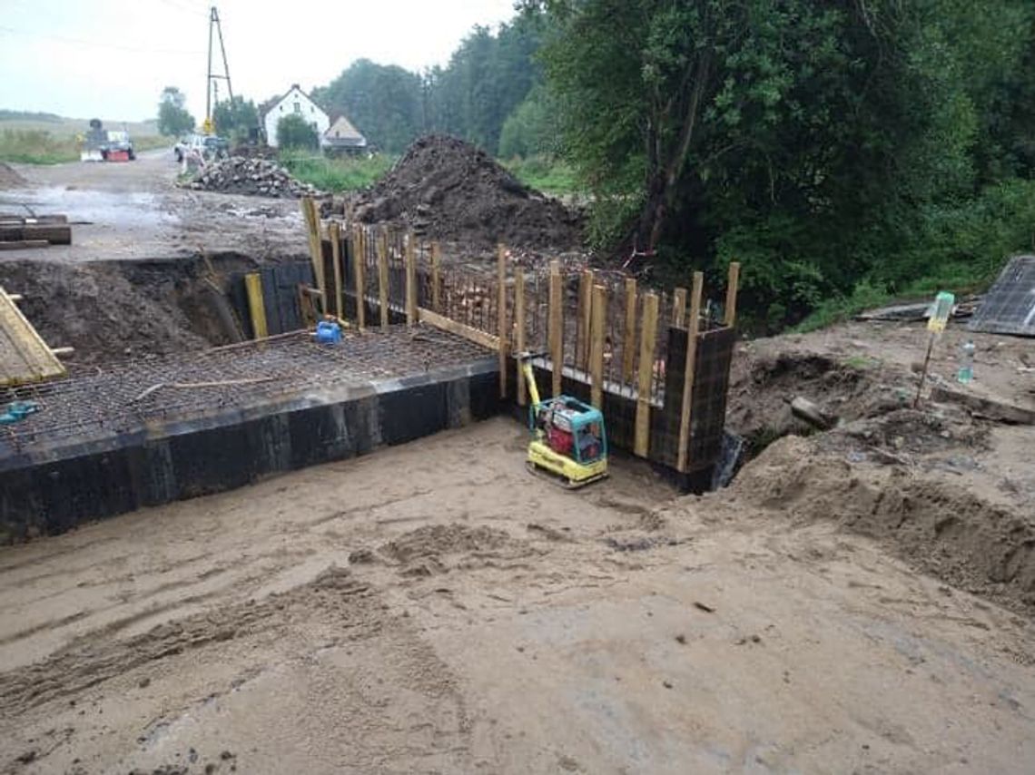 Trwa przebudowa przepustu w Jędrzejowicach