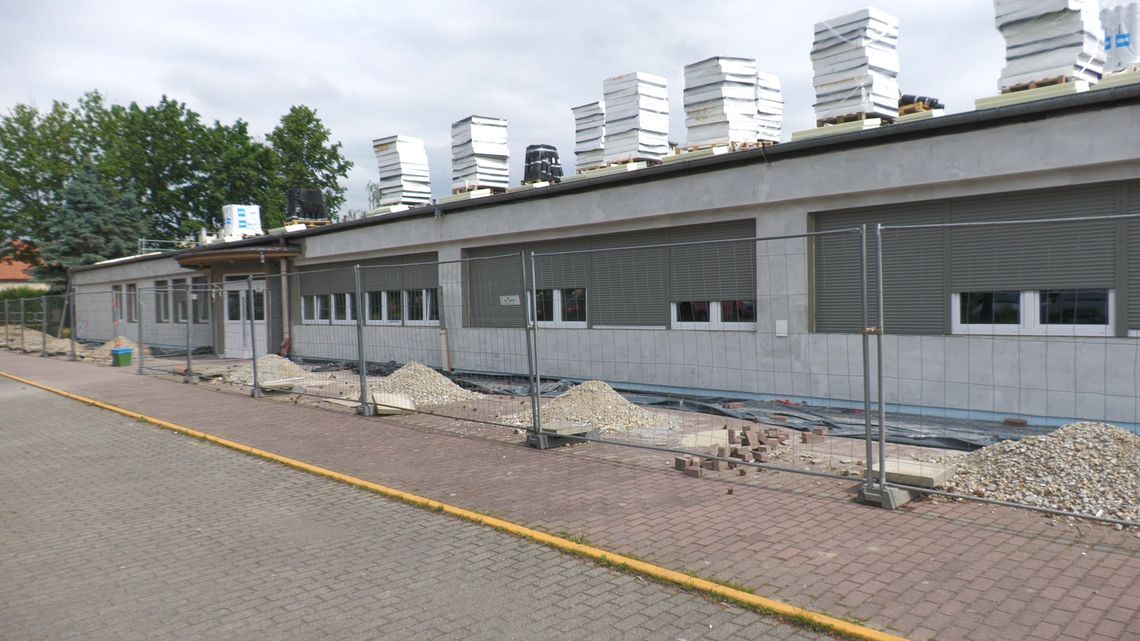 Trwa termomodernizacja Szkoły Podstawowej nr 1 w Pieszycach Trwa termomodernizacja Szkoły Podstawowej nr 1 w Pieszycach