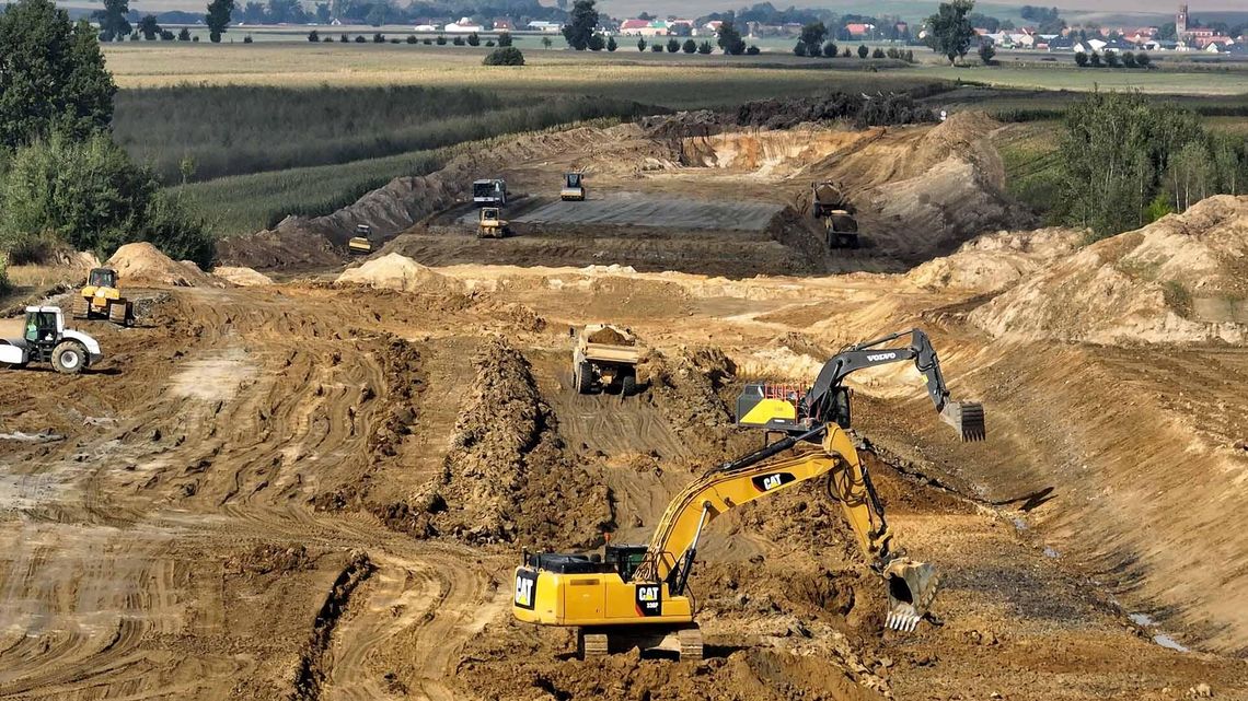 Trwają prace przy budowie S8 w okolicach Łagiewnik – zobacz to z lotu ptaka!