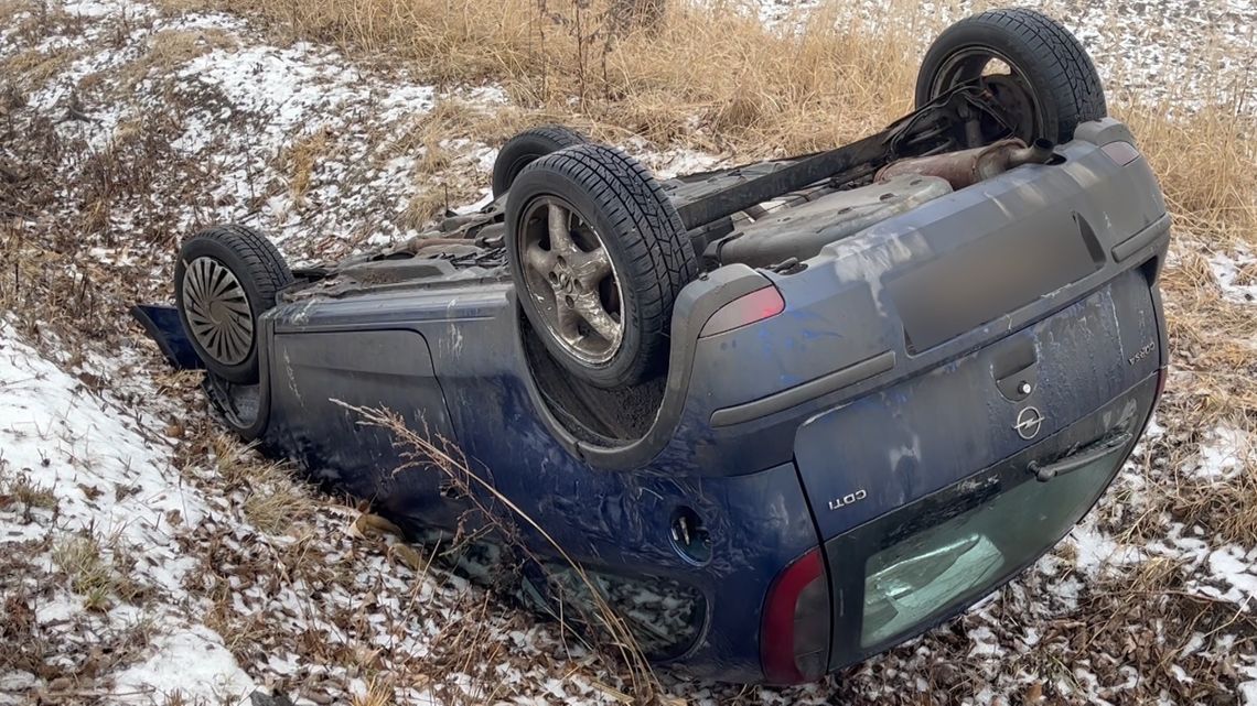 Uciechów. Dachowanie Opla na Wrocławskiej