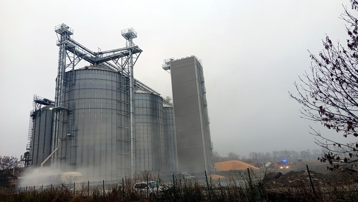 Uciechów. Pożar na terenie suszarni Uciechów. Pożar na terenie suszarni