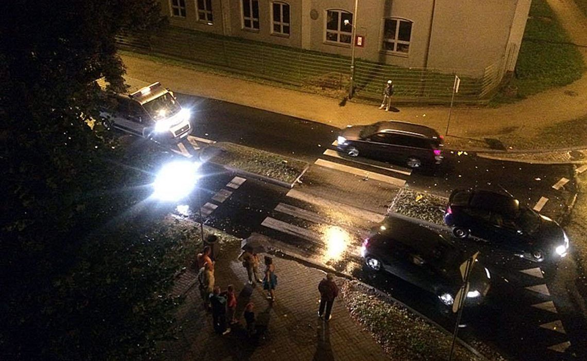 UDERZYŁ W WYSEPKĘ DROGOWĄ (AKTUALIZACJA WIDEO)