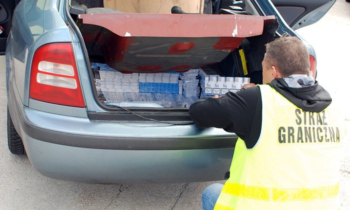 UJAWNIONO NIELEGALNIE PRZEWOŻONE PAPIEROSY UJAWNIONO NIELEGALNIE PRZEWOŻONE PAPIEROSY