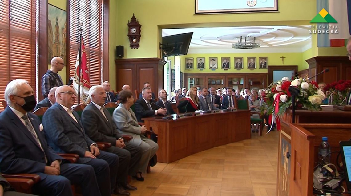 UROCZYSTA SESJA RADY MIEJSKIEJ W DZIERŻONIOWIE UROCZYSTA SESJA RADY MIEJSKIEJ W DZIERŻONIOWIE