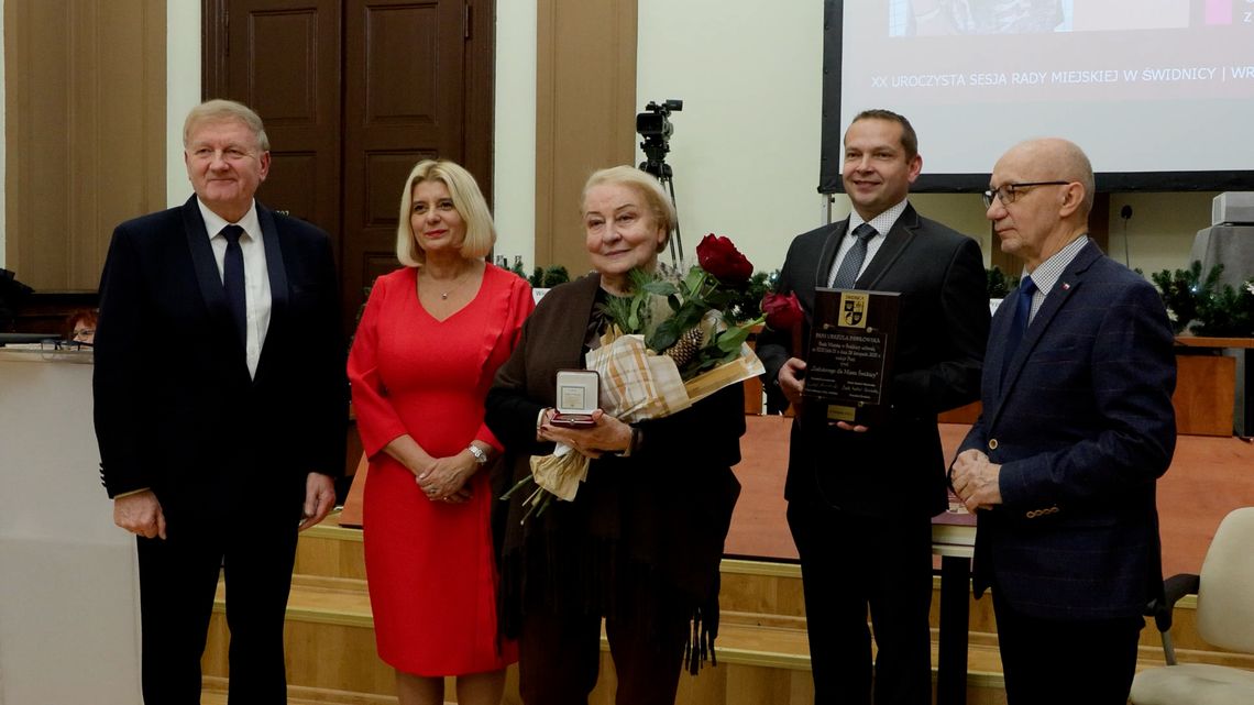 Uroczysta Sesja Rady Miejskiej w Świdnicy: Nowi Honorowi Obywatele Uroczysta Sesja Rady Miejskiej w Świdnicy: Nowi Honorowi Obywatele