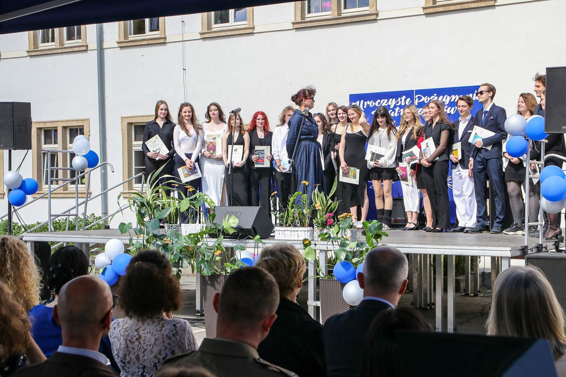 Uroczyste pożegnanie absolwentów Chrobrego w Kłodzku