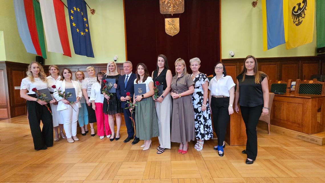 Uroczyste pożegnanie emerytowanych nauczycielek i awanse zawodowe