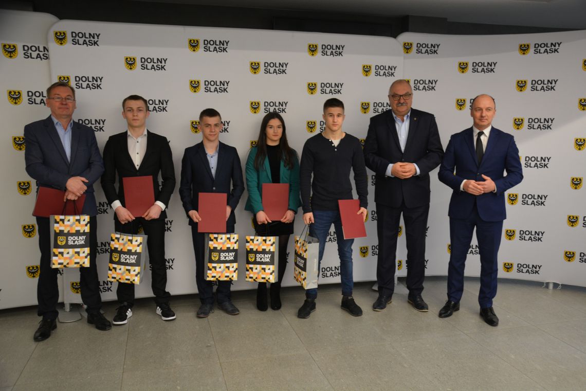 Utalentowani sportowcy z regionu otrzymali stypendia Samorządu Województwa Dolnośląskiego