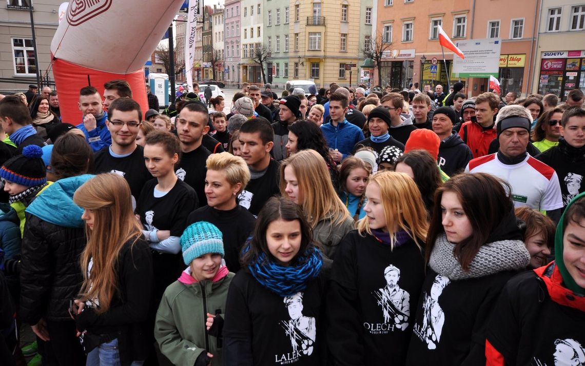 UWAGA! W NIEDZIELĘ W DZIERŻONIOWIE UTRUDNIENIA W RUCHU UWAGA! W NIEDZIELĘ W DZIERŻONIOWIE UTRUDNIENIA W RUCHU