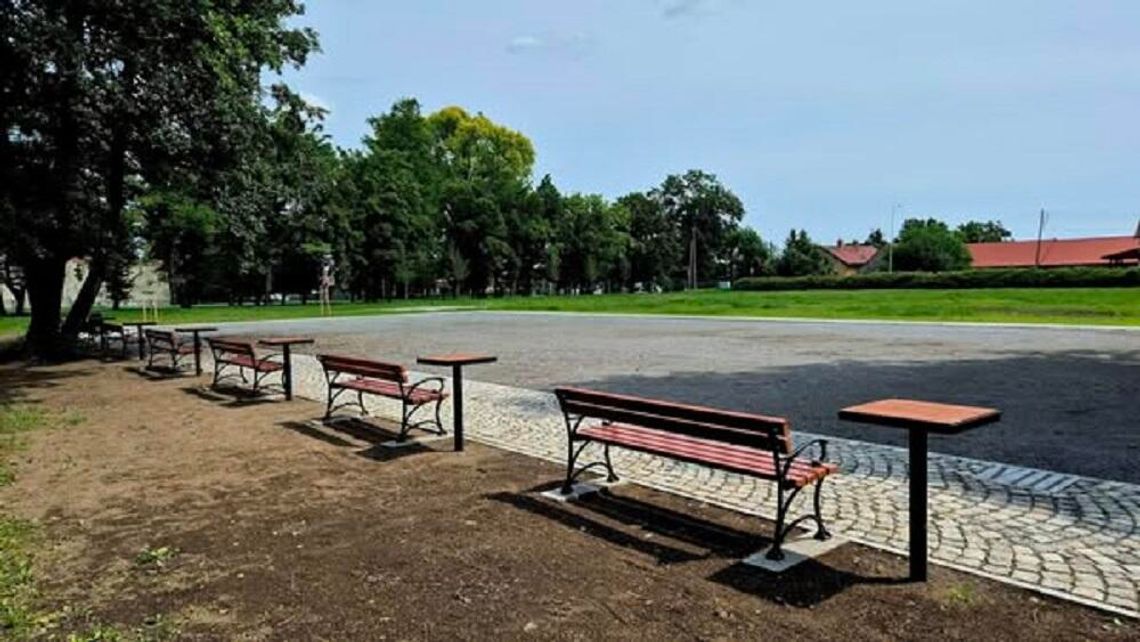 W bielawskim Parku Miejskim powstał kort do gry w bule