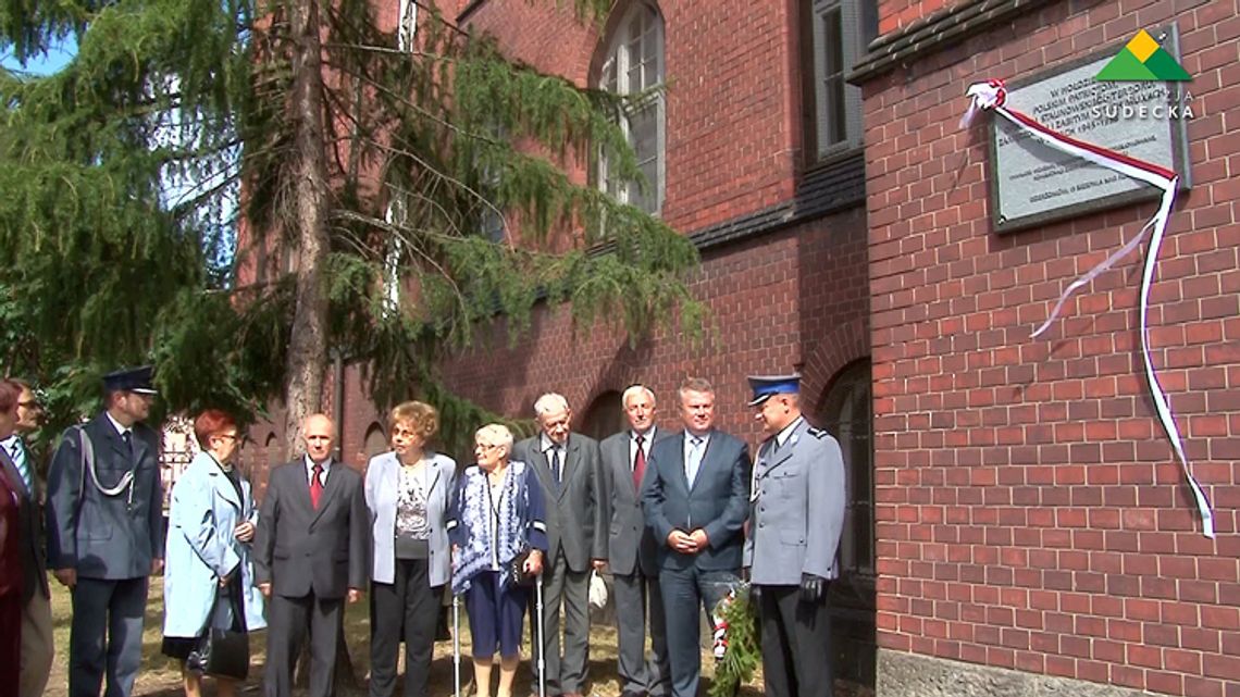 W HOŁDZIE POLSKIM PATRIOTOM OFIAROM STALINOWSKIEGO TERRORU W HOŁDZIE POLSKIM PATRIOTOM OFIAROM STALINOWSKIEGO TERRORU